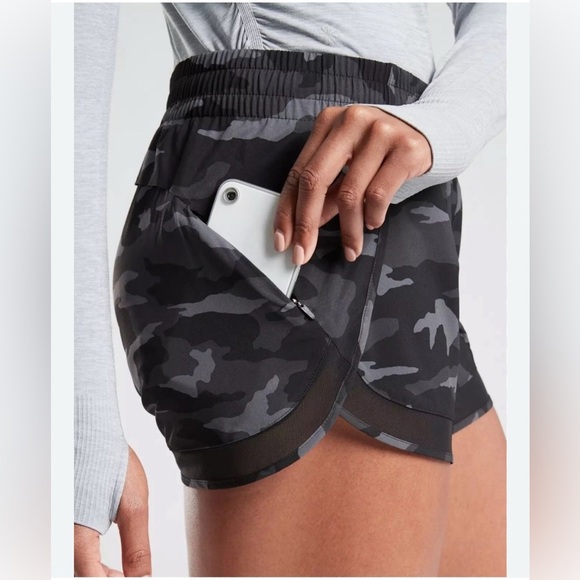 Athleta Printed Mesh Racer Run Short Black Camo SIZE large - Picture 1 of 8